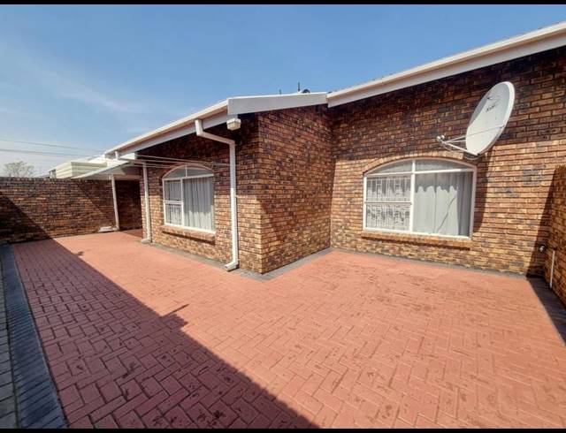 3 BEDROOM TOWNHOUSE FOR SALE IN THREE RIVERS